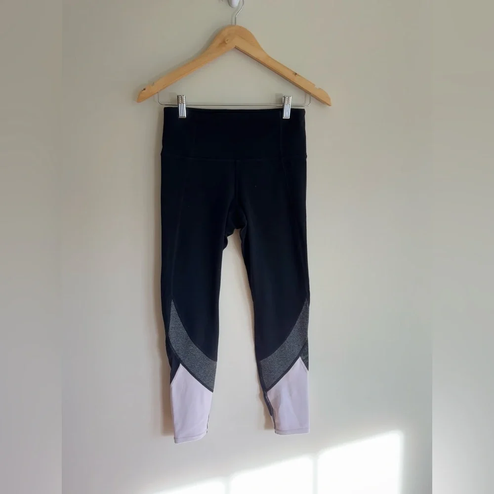 Athleta Colorblock Salutation 7/8 Leggings in Black Mesh & Pink - Picture 2 of 2
